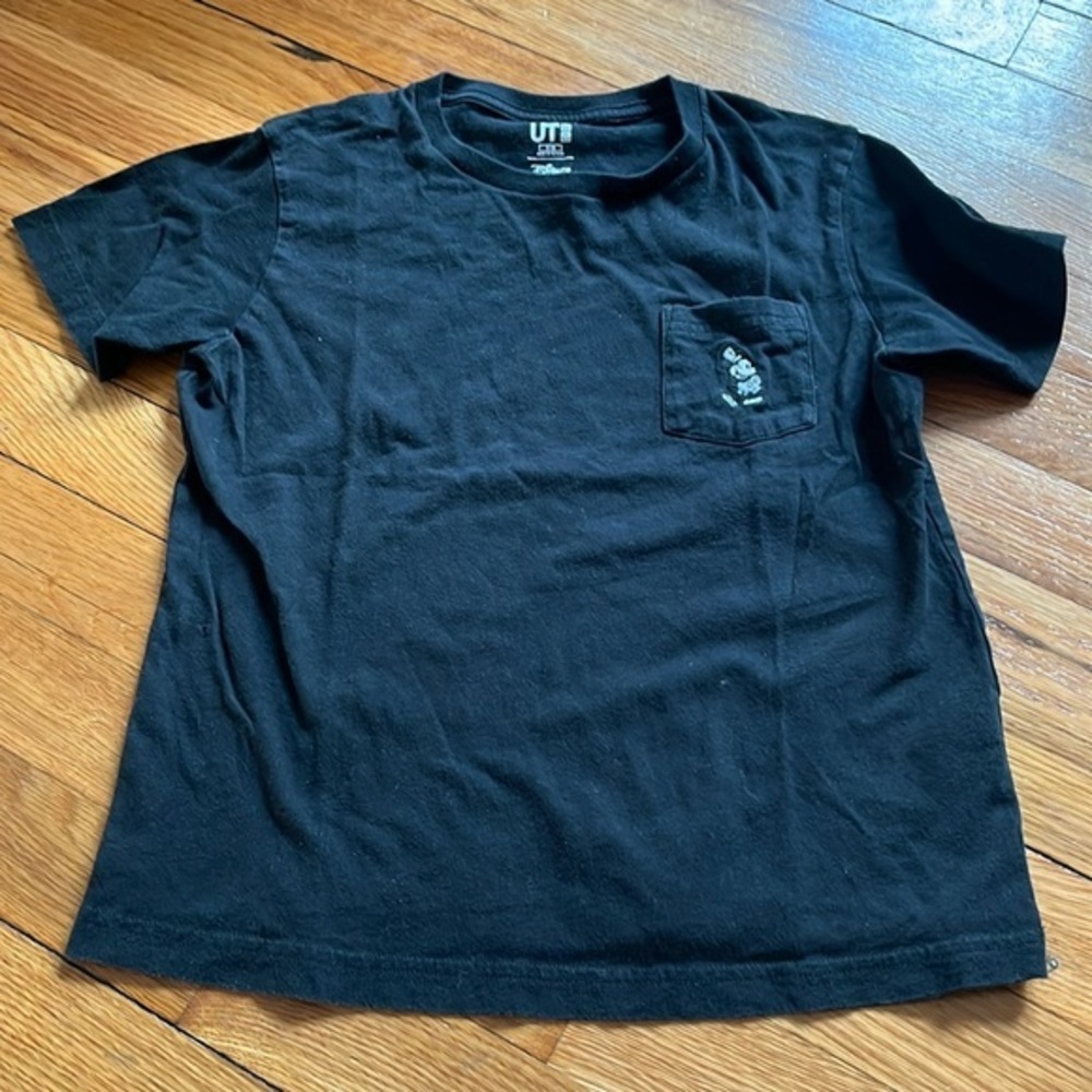 Kids Disney Uniqlo 7/8 Disney Mickey T shirt fit is 5/6.